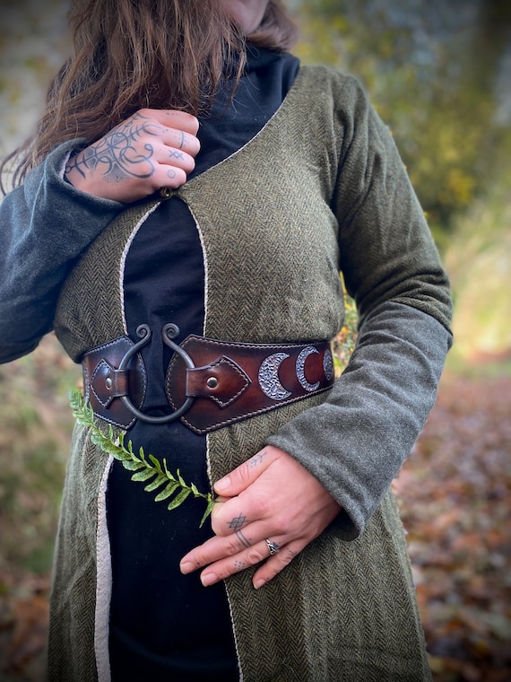 Völund Brown Leather Corset Belt Made to Order, Triple Moon  display picture 3