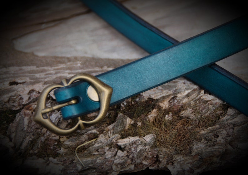 Ceinture sur mesure fine en cuir couleur unie Bleu