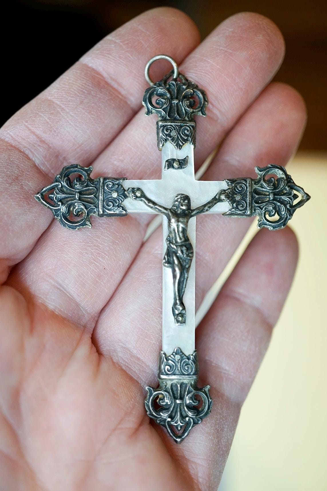 Pendentif Croix Crucifix En Nacre De Trocha - Neuf Avec étiquettes - Marque Naturosphère