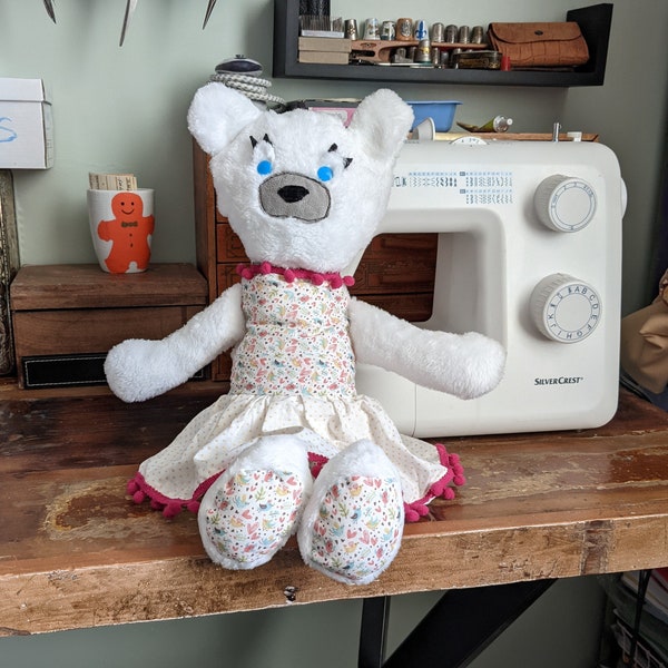 Grande peluche à habiller mignonne en forme d'oursonne pour doudou d'enfant et décoration