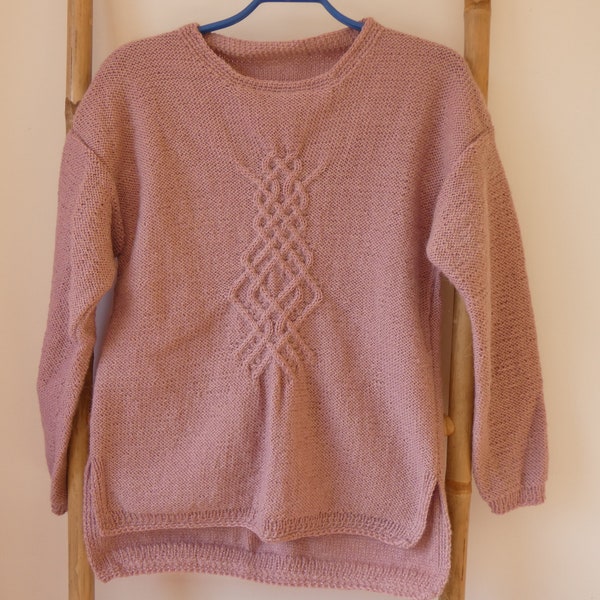 Pull vieux rose femme avec arabesque.