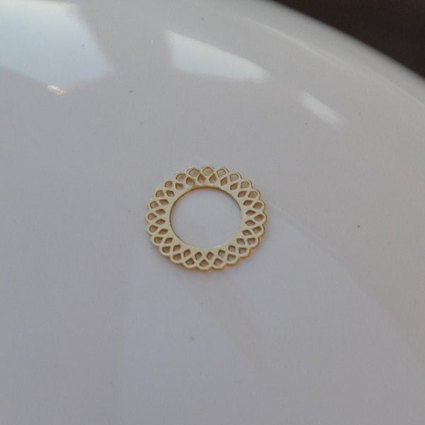 Rosace dentelle filigrane minimaliste / cercle soleil / 9 mm / plaqué or 22K / délicat romantique /