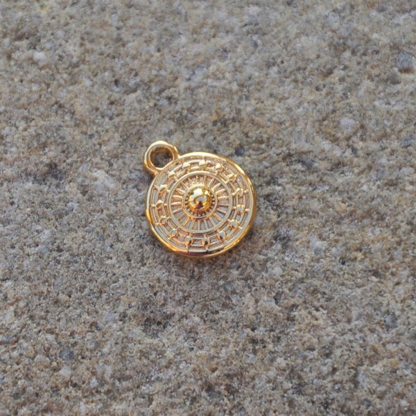 Pampille, pendentif ethnique minimaliste / cercle soleil inca / 9 mm / plaqué or 22K / BOHO mode