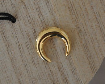 24K Gold plated horn pendant of very good quality, Curved horn gold plate, golden crescent moon