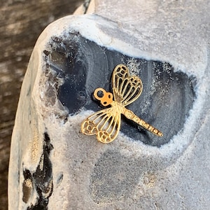 Dragonfly charm 11x13 mm Gold Plated, delicately worked gold filigree, gold tassel