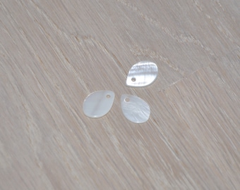 Set of 2 natural white mother-of-pearl drops 9x13 mm