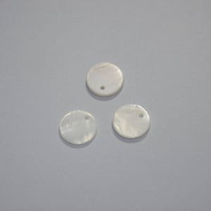 Set of 3 medallions in natural white mother-of-pearl 10 mm