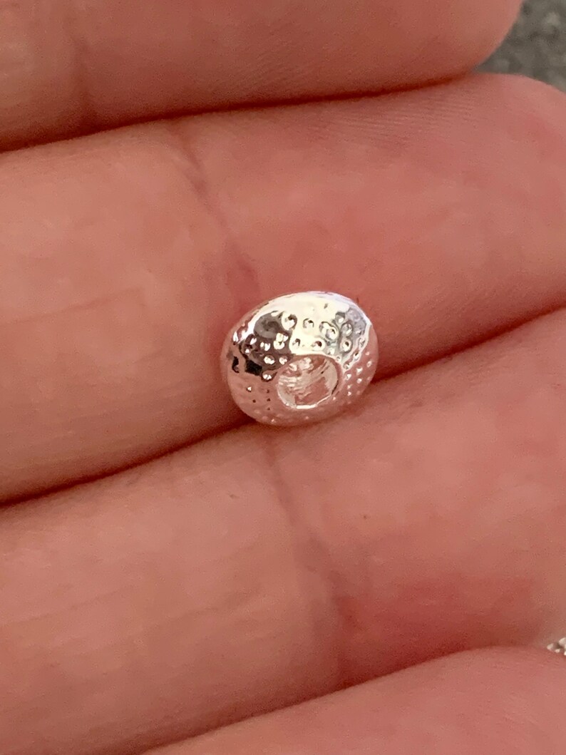 1 x 7 mm försilvrad distanspärla, ädelstenspärlor, läderarmband, vaxade trådar bild 6
