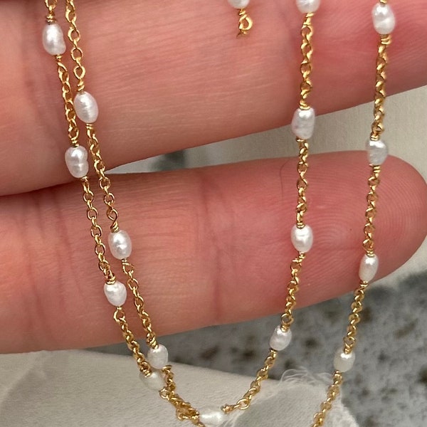 24K Chaîne et mini perles de culture  blanches naturelles 2 mm, morceau de 20cm de chaîne plaqué or 100% français