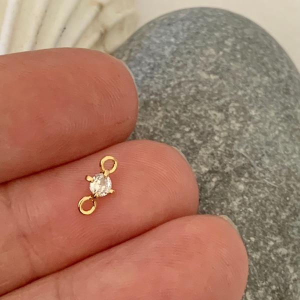 Mini connecteur Diamant serti sur griffes strass 4 mm plaqué or zirconium 2 anneaux