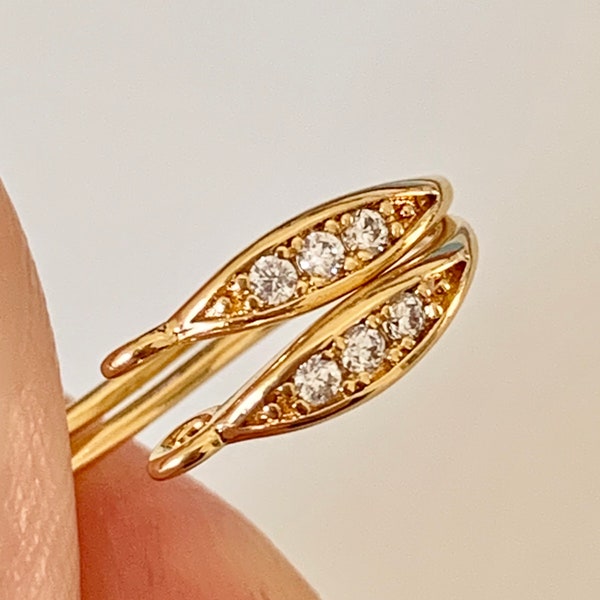 2 Crochets d'Oreilles fines strass 3 zircons 10,4x18 mm en Plaqué or 24 carats 3 microns