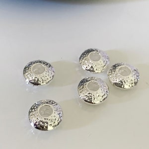 1 x 7 mm försilvrad distanspärla, ädelstenspärlor, läderarmband, vaxade trådar bild 3