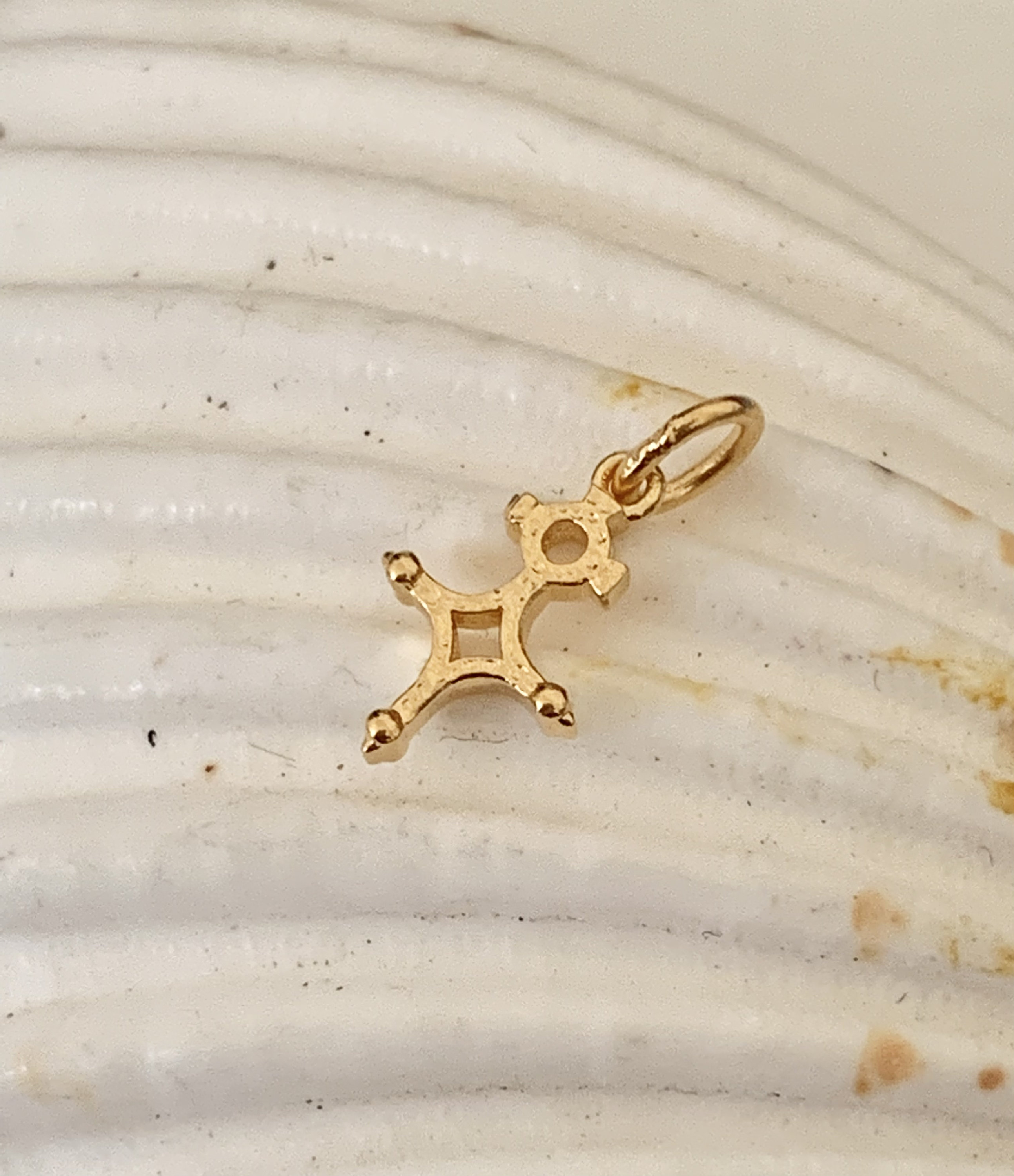 南十字星ペンダント 6.5 x 10mm ゴールド ミニモデル 四方八方 24