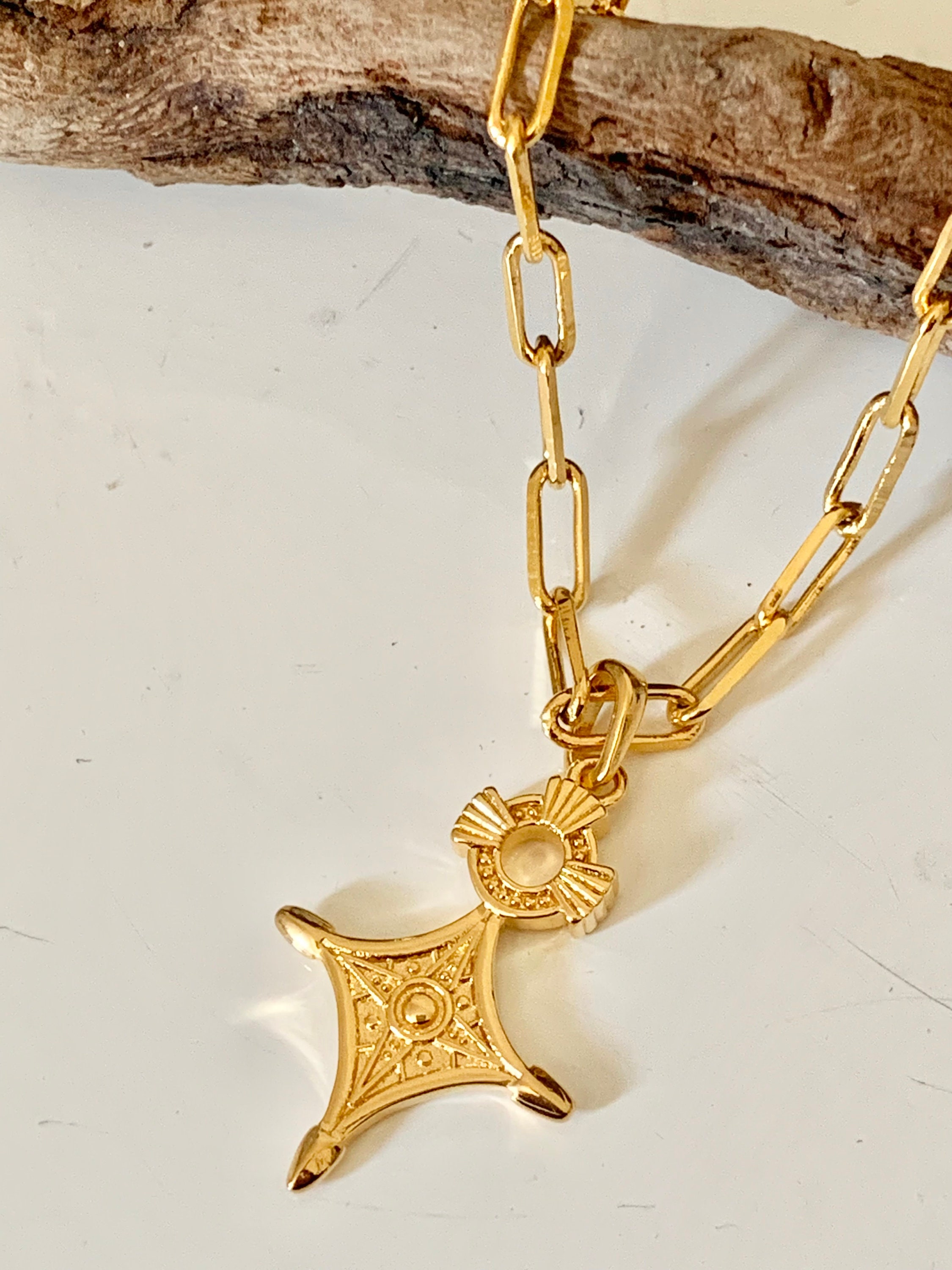 Pendentif Croix Vintage Avec Chaîne Plate, Gravé Cristaux - Occasion Bon état - Sans Marque