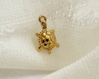 Turtle charm 12mm in 24K gold plated, golden charm, bracelet leaf pendant