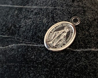 Petit Pendentif Vierge argent véritable 10 mm, Madone en argent pur 925/1000 pour chapelet ou créations de bijoux 10mm
