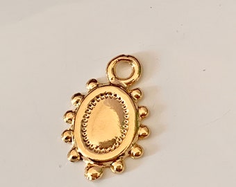 Pendentif Roamy, Pendentif 15 x 10mm plaqué or, pampille perles et ovale doré
