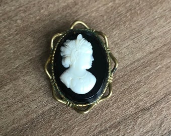 Vintage Celluloid Cameo Brooch - 1930/40s