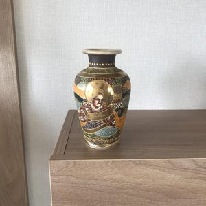 Vintage Japanese Satsuma Moriage Vase