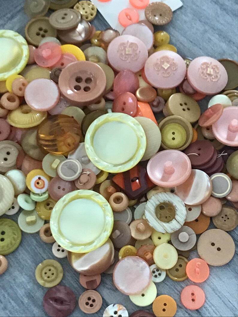 Vintage Miscellaneous Orange and Yellow Bakelite and Plastic Buttons ...