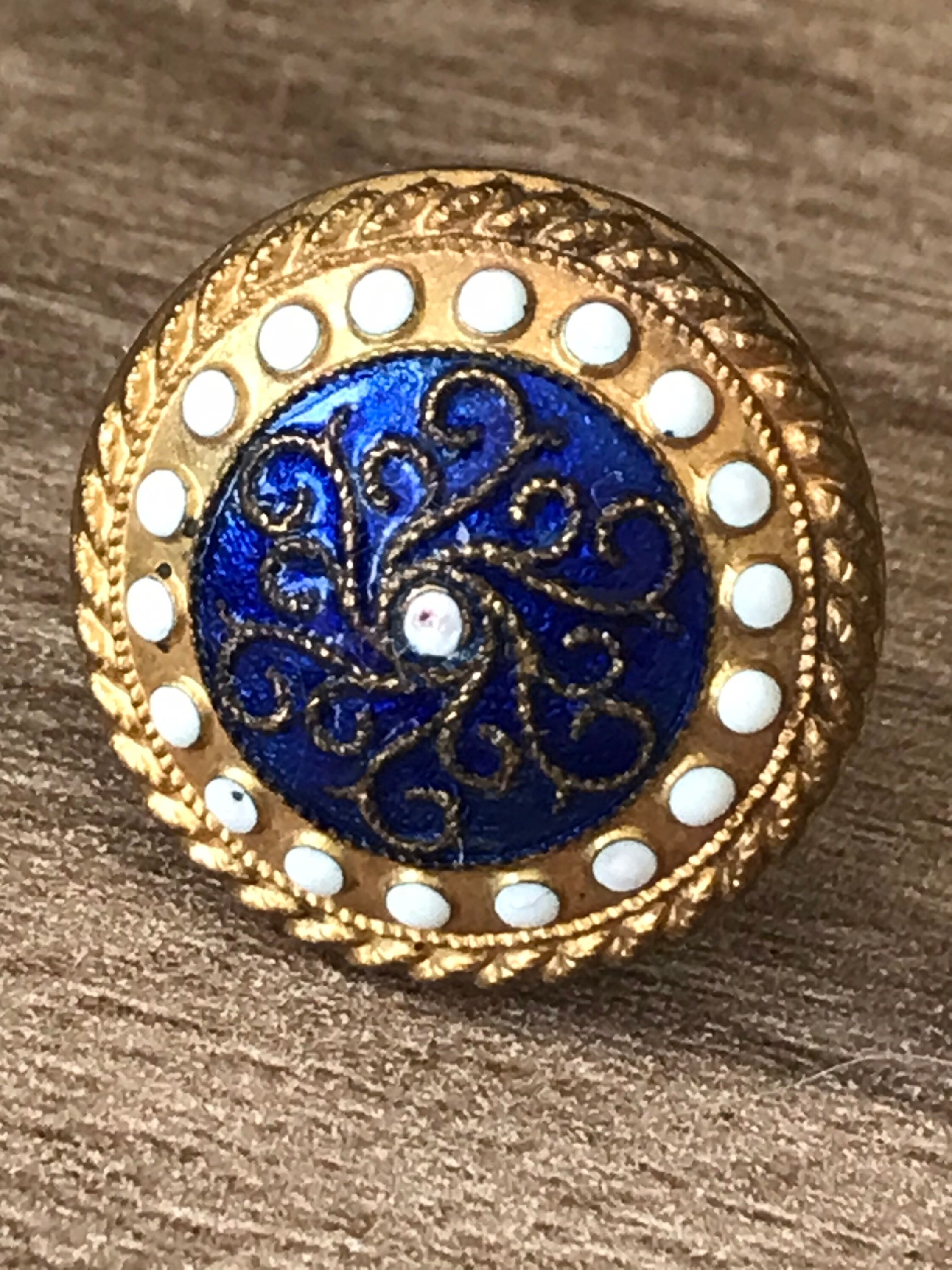 アンティーク ゴールド ピンチベック ブローチ、中央はブルーの七宝