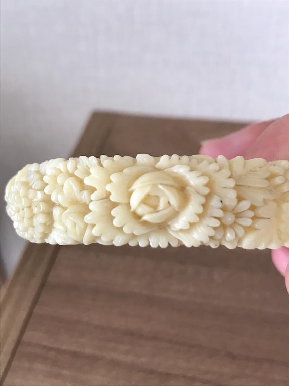 セルロイド製 ヴィンテージ バングル ホワイト セルロイド製 ヴィンテージ バングル ホワイト