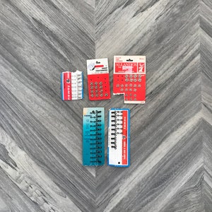 Vintage Druckknöpfe und Haken und Ösen auf Original Karten