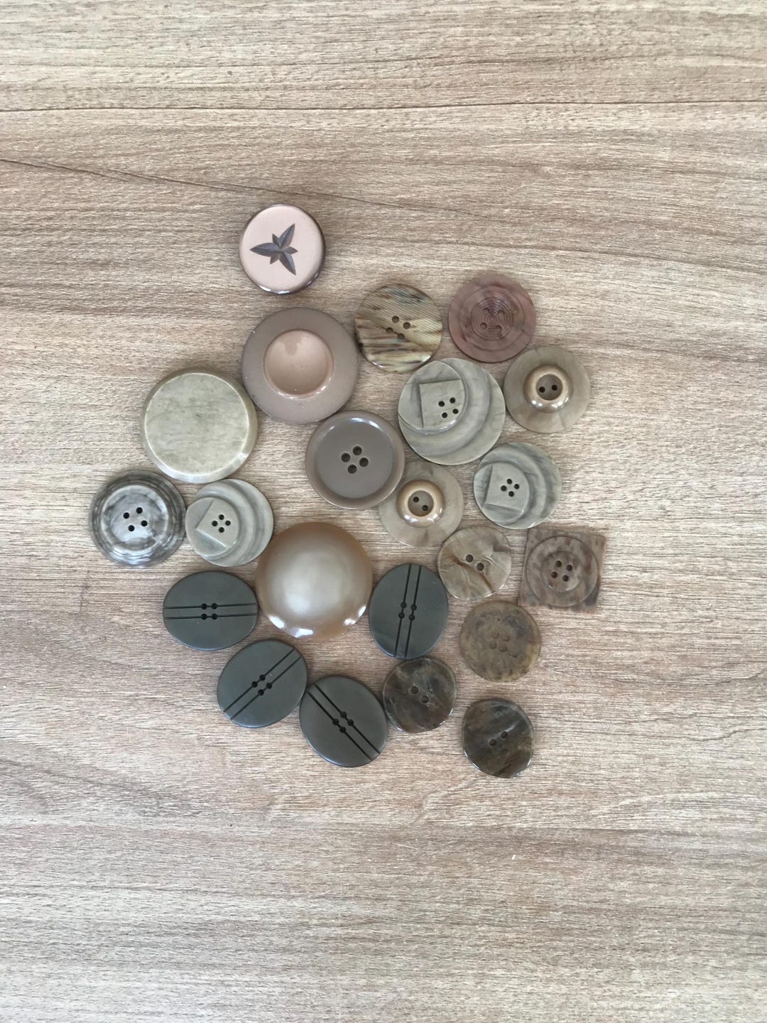 Vintage Miscellaneous Collection of Beige and Brown Plastic Buttons ...