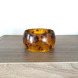 Vintage 1980s Faux Tortoise Shell Circular Bangle
