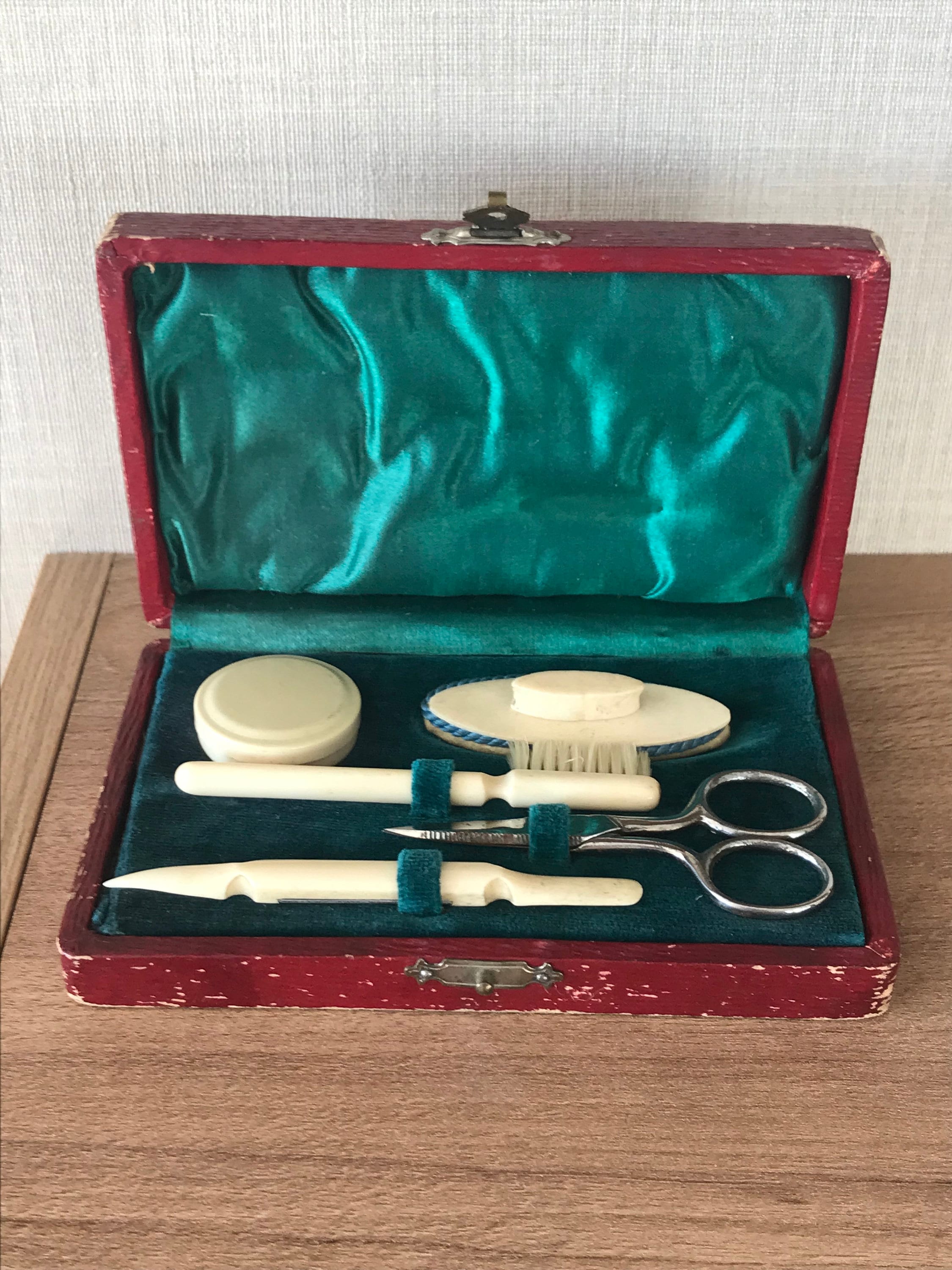 アンティークの箱入り牛骨とセルロイドのマニキュア セット - 1900