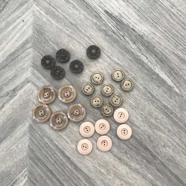 Vintage Miscellaneous Beige and Brown Bakelite Buttons - 1930/1940s