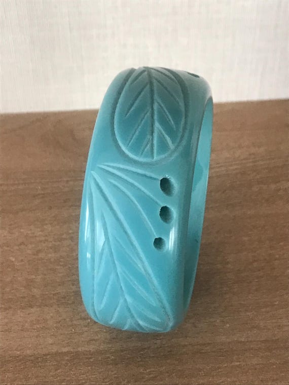 ターコイズ バングル 彫刻デザイン ターコイズ石つき 彫刻パターン