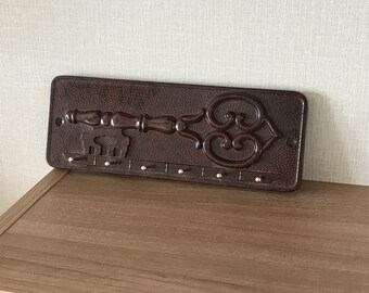 Vintage Mottled Brown Bakelite Wall Mounted Key Holder  - 1940/50s