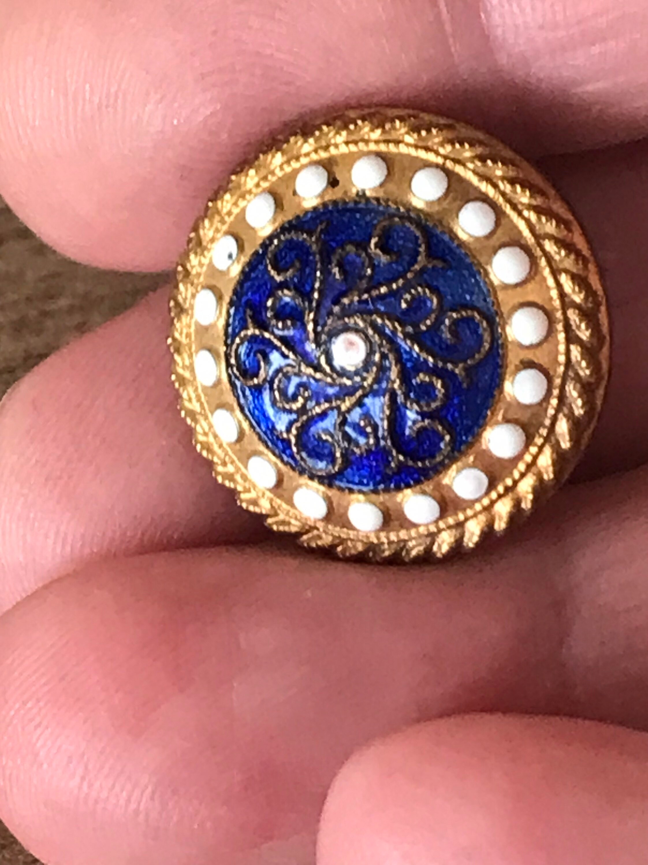 アンティーク ゴールド ピンチベック ブローチ、中央はブルーの七宝