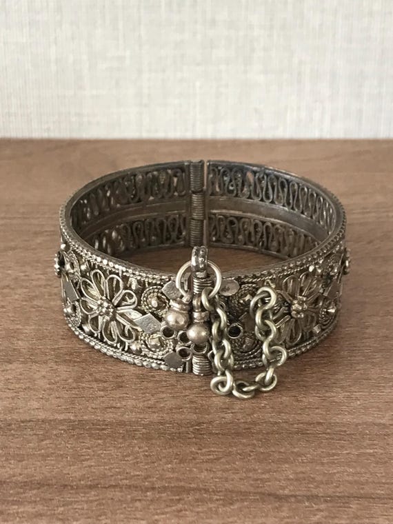 Vintage Small sliver metal Vintage Small Silver Plate Clover Spade Footed Dish. For  main image 4