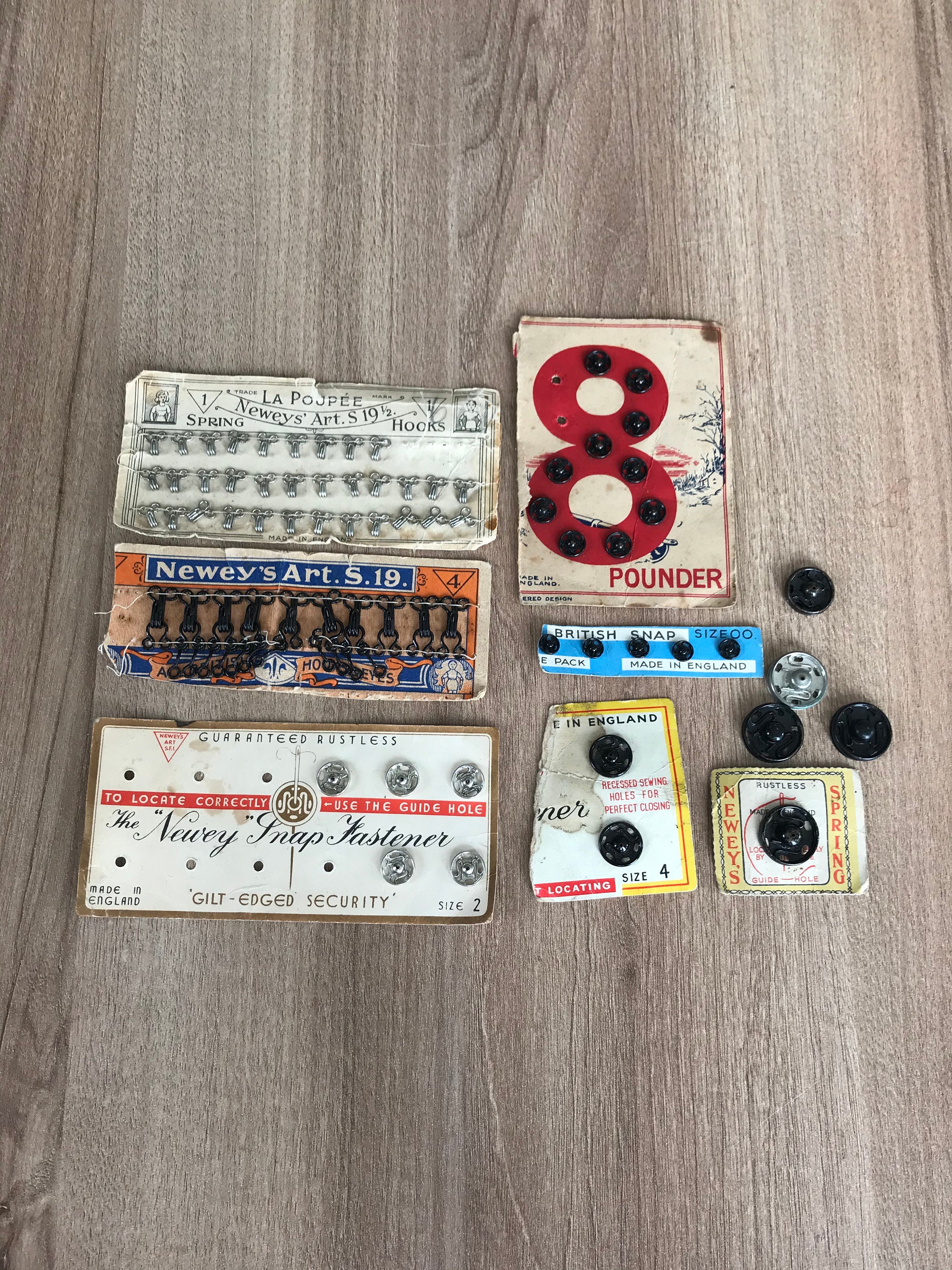 Attaches snap vintage et crochets et yeux sur les cartes originales - Canada
