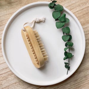 Nail brush , Wooden Nail Brush , Gardeners Nail Brush , Natural , Spa Gift , Gardening Gift • Horticulture Gardening Gift for Women and Men