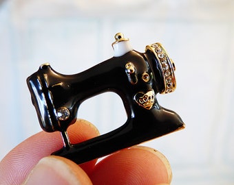 Black Sewing Machine Magnetic Needle Minder: Handmade Quilting Accessory