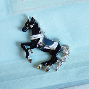 Black Unicorn Horse enamel Magnetic Needle Minder Handmade Sewing Minder OOAK Sewing Accessory Quilting Magnetic Minderename