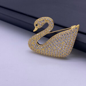 Gold swan brooch