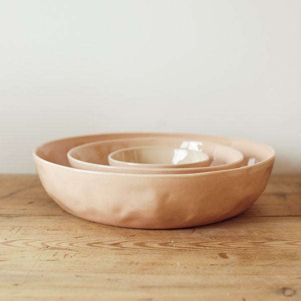 Serveerschaal Set in Sunrise - handgemaakte aardewerkset - serveerschaalset - handgegooide kom - servies - roze komset - roze aardewerk