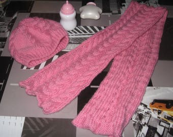Ensemble écharpe et bonnet tricotés main rose 1 à 6 mois