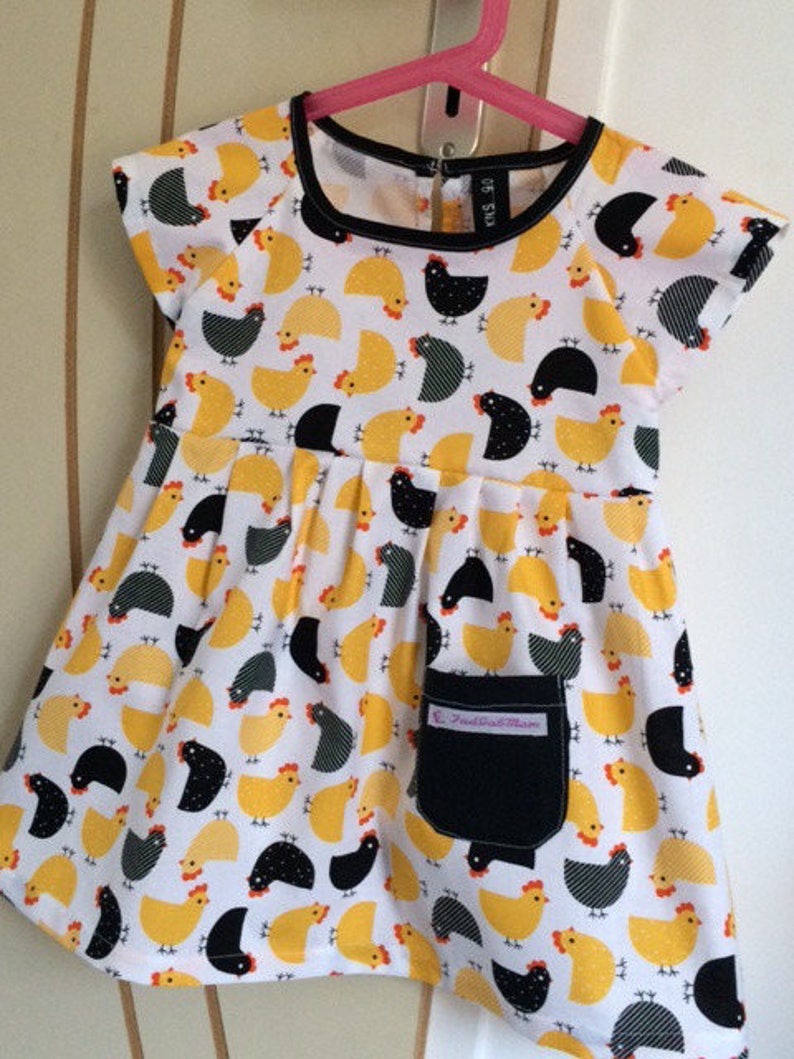 Jolie Robe motifs Poules jaune, noire et blanche, 90 cm image 1