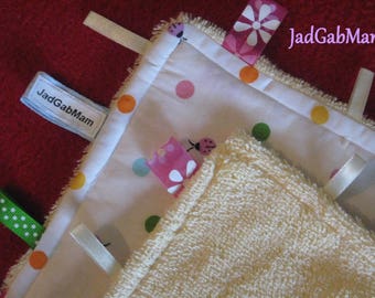 Doudou all soft labels ladybugs and multicolored peas