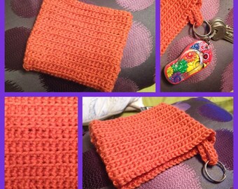 Range-clés orange, réalisé en crochet à la main