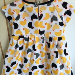 Jolie Robe motifs Poules jaune, noire et blanche, 90 cm image 4