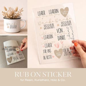 Könnte beinhalten: Ein weißer Emaille-Becher mit Trockenblumen, eine transparente Folie mit deutschem Text und ein kleiner Geschenktüte mit floralen Akzenten. Der Text enthält "Danke" und "Rub on Sticker".