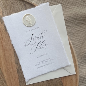 Save the Date Karten | aus Büttenpapier mit Wachssiegel Kalligrafie Schrift und Umschlag schwarze Schrift, edle Optik, Hochzeitspapeterie