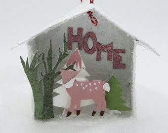 Maisonnette de Noël en papier mâché et biche en papier découpé