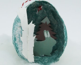 Oeuf de Noël en papier mâché et lapin en papier découpé